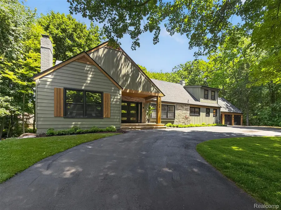 1366 Conge Drive, Bloomfield Hills, MI 48304 - #3