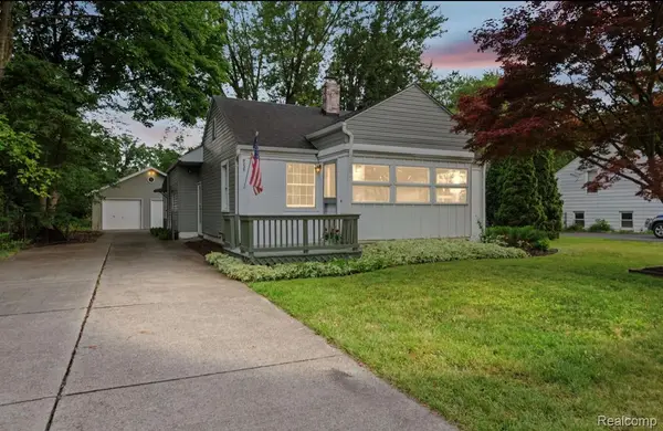 9235 Whitall Lane, GrosseIle, MI 48138