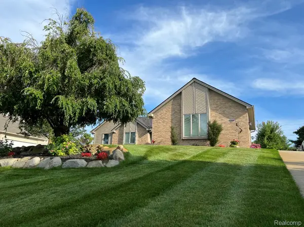 9095 Rotondo Drive, Howell, MI 48855