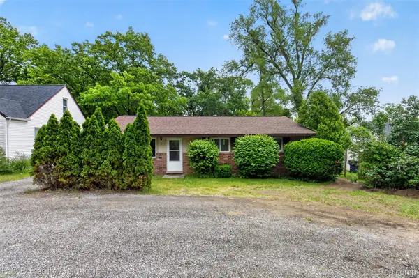 271 S Williams Lake Road, Waterford, MI 48327