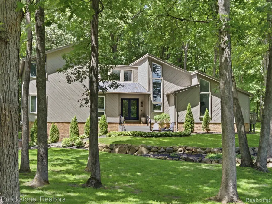 7450 Deerhill Drive, Clarkston, MI 48346 - #3