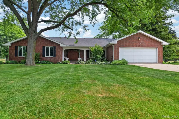 1330 Meadow Green Lane, Linden, MI 48451