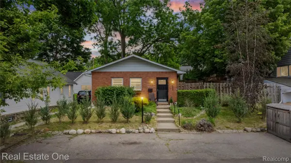 225 1st Street, Fenton, MI 48430