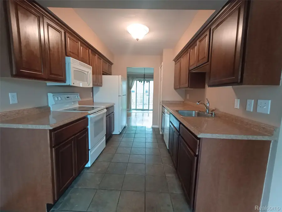 112 Stratford Lane, Rochester Hills, MI 48309 - #2