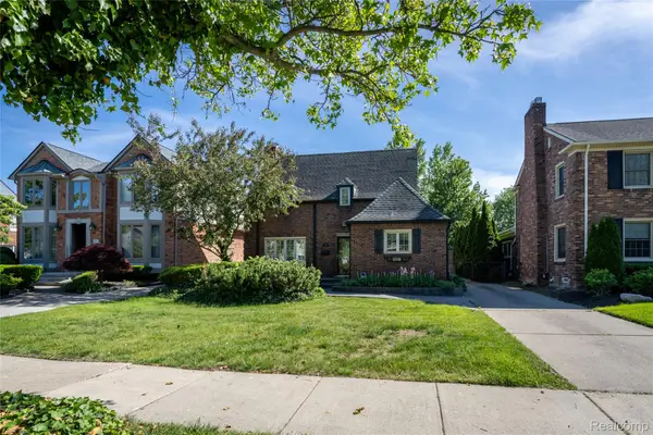 1481 Oxford Road, GrossePointeWoods, MI 48236
