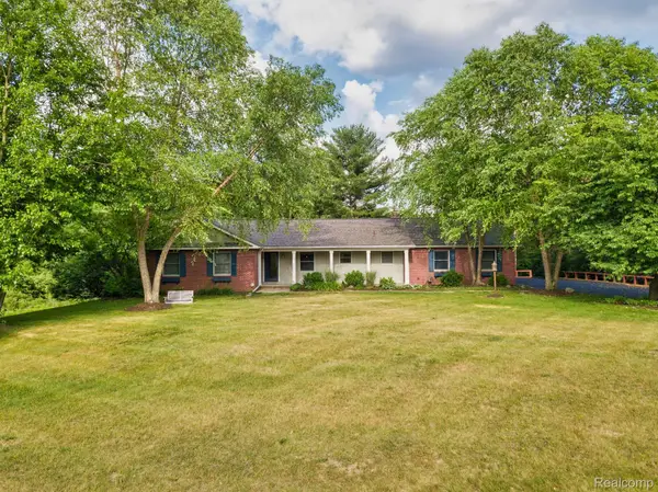 9787 York Woods Drive, Saline, MI 48176