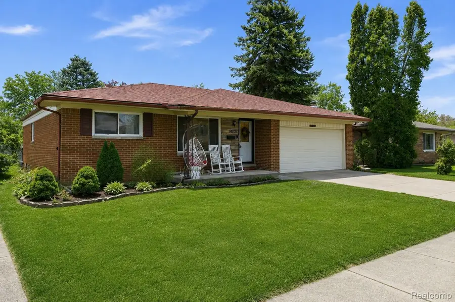 32808 Wareham Court, Warren, MI 48092 - #2