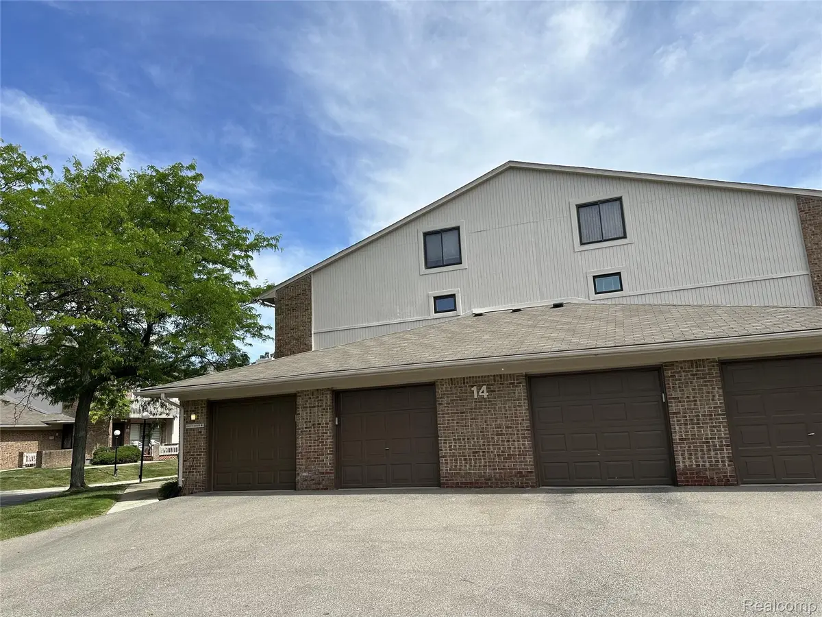 6669 Maple Lakes Drive, West Bloomfield, MI 48322 - #1