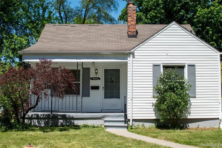 19685 Washtenaw Street, Harper Woods, MI 48225 - #2