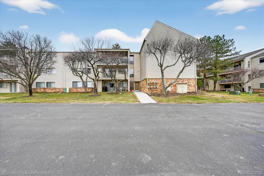 3815 Lone Pine Road, West Bloomfield, MI 48323 - #2