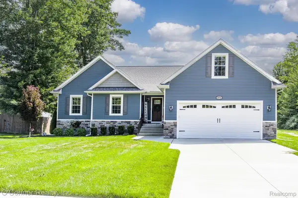 2976 E Bob White Drive, SmithsCreek, MI 48074
