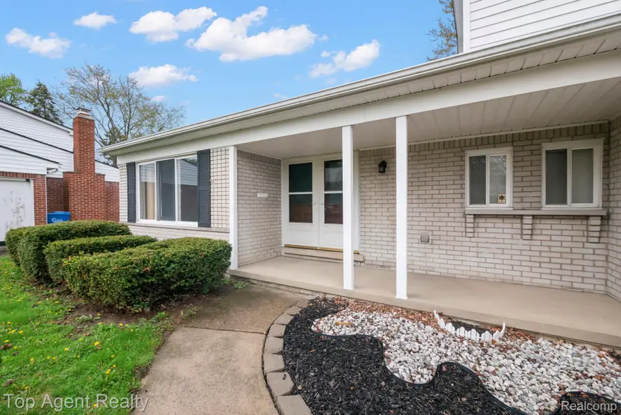 30151 Barbary Court, Warren, MI 48093 - #3
