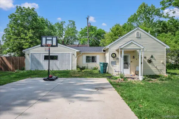 394 S Elm Street, Lapeer, MI 48446