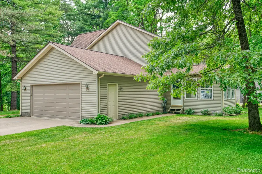 7511 Welle Road, Brighton, MI 48116 - #3