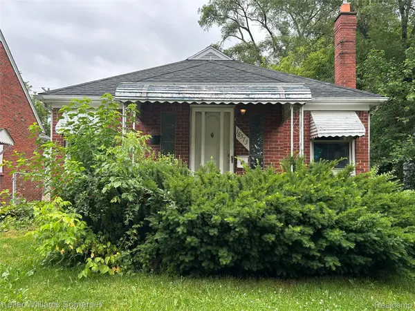 18573 Elkhart Street, HarperWoods, MI 48225