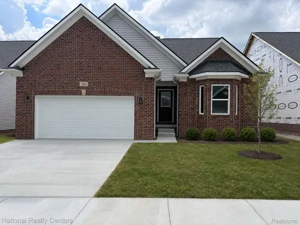 374 Devonshire Drive #30, Lapeer, MI 48446