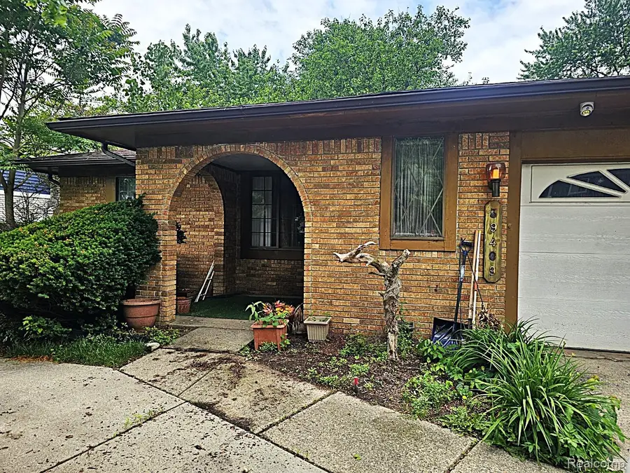 39409 Garony Drive, Clinton, MI 48038 - #3