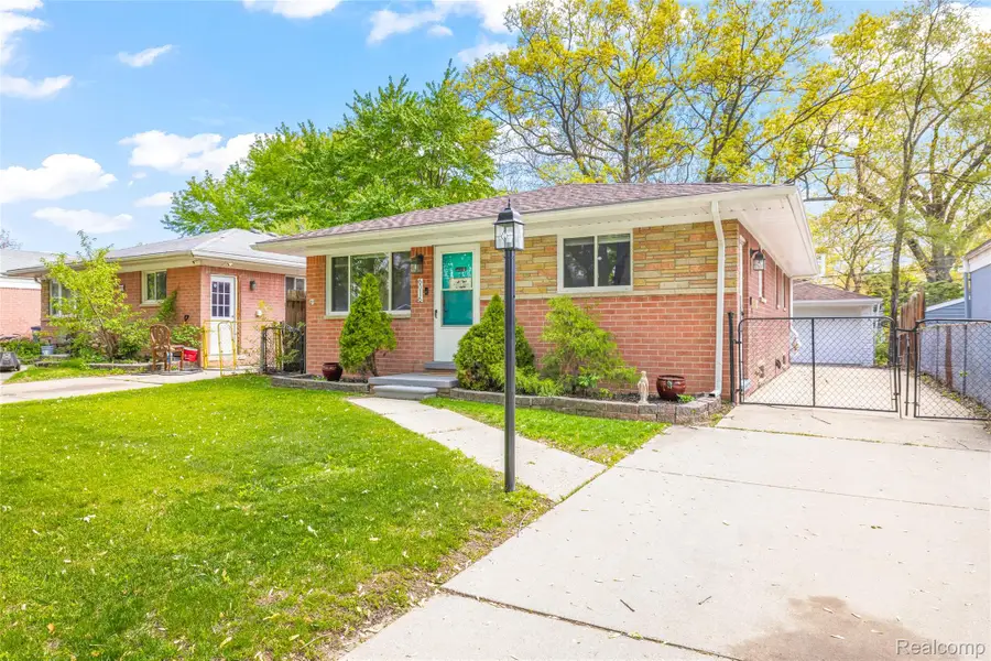 6016 N Berry Street, Westland, MI 48185 - #2