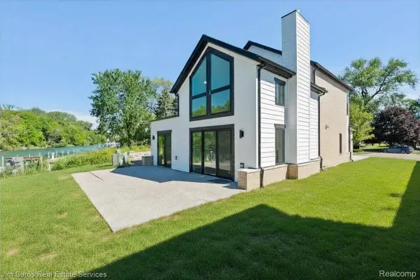 252 Keelson Drive, Detroit, MI 48215