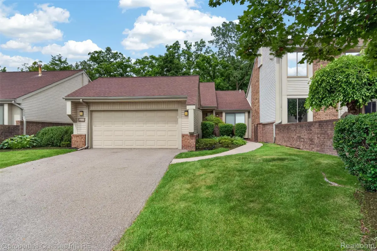 29433 W Chanticleer Drive #73, Southfield, MI 48034 - #1