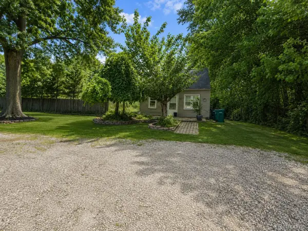 6851 Merriman Road, Romulus, MI 48174