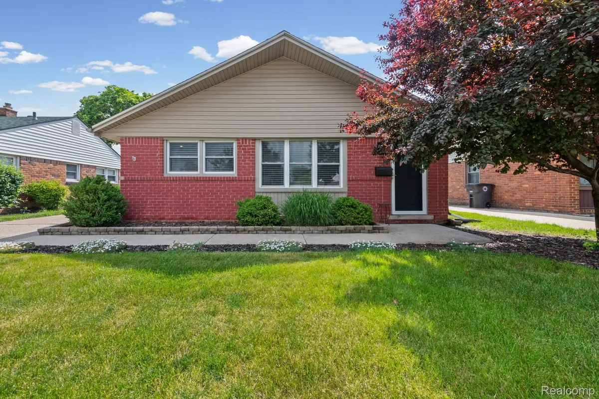 18525 Hinton Street, Riverview, MI 48193 - #1