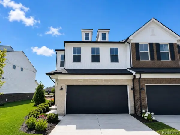 5576 E Spaniel Drive, AnnArbor, MI 48108