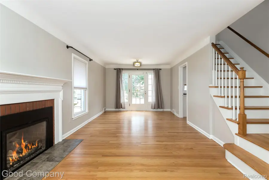 23645 Lawrence Avenue, Dearborn, MI 48128 - #3