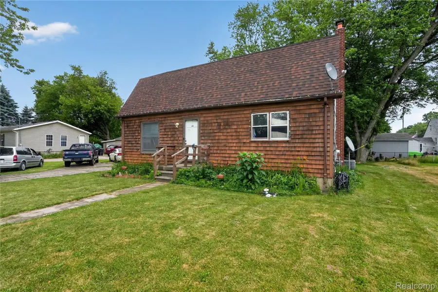 3818 N Averill Avenue, Flint, MI 48506 - #2