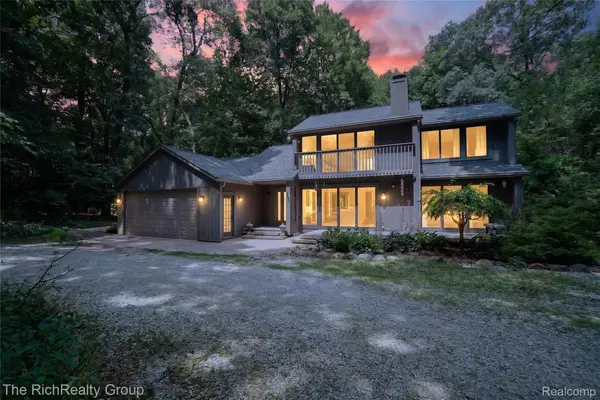 2300 Stoney Bluff, Milford, MI 48381