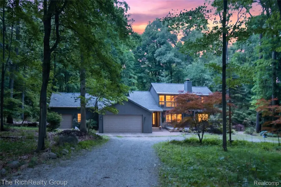 2300 Stoney Bluff, Milford, MI 48381 - #2