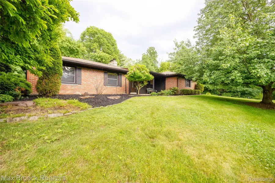 29030 Millbrook Road, Farmington Hills, MI 48334 - #2