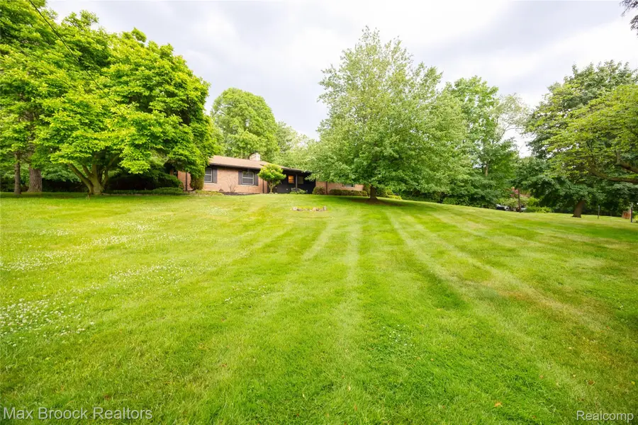 29030 Millbrook Road, Farmington Hills, MI 48334 - #3
