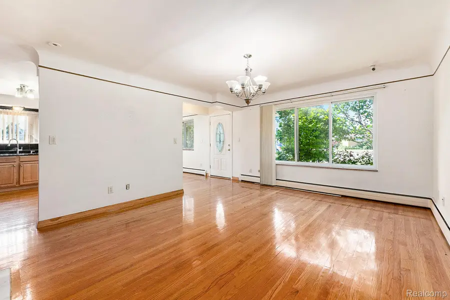 29242 Lorraine Avenue, Warren, MI 48093 - #2