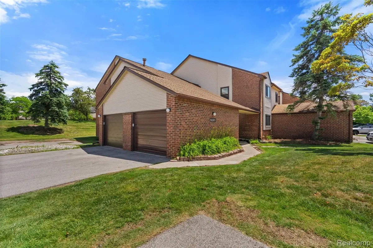 6680 Ridgefield Circle #201, West Bloomfield, MI 48322 - #1