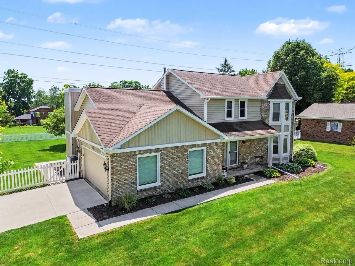 6433 Woodcrest Ridge, Clarkston, MI 48346 - #1