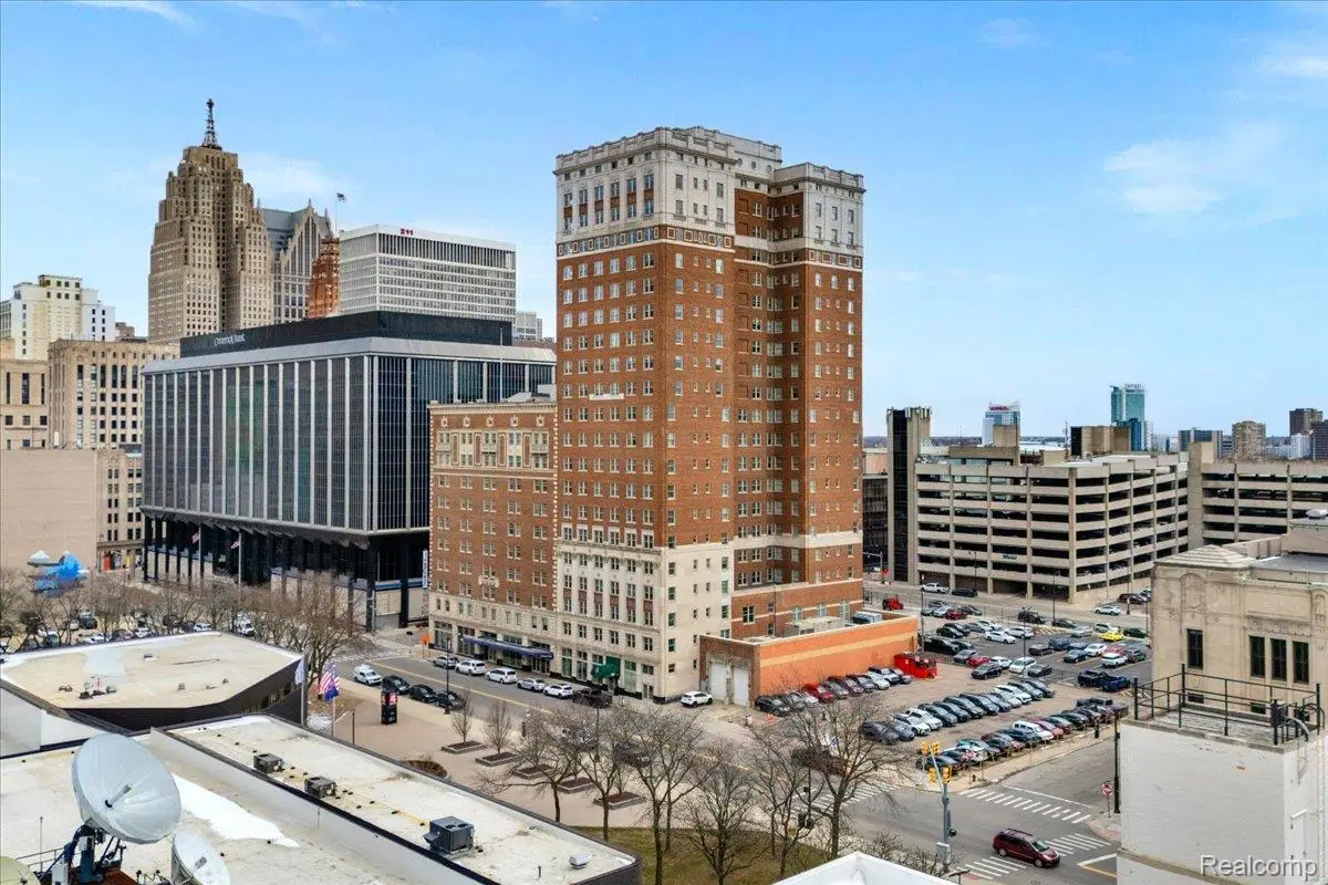 525 W Lafayette Boulevard #18E, Detroit, MI 48226 - #1
