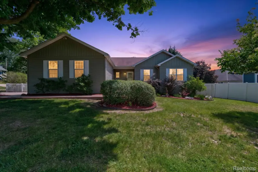 1259 Burgoyne Boulevard, Rochester Hills, MI 48307 - #2