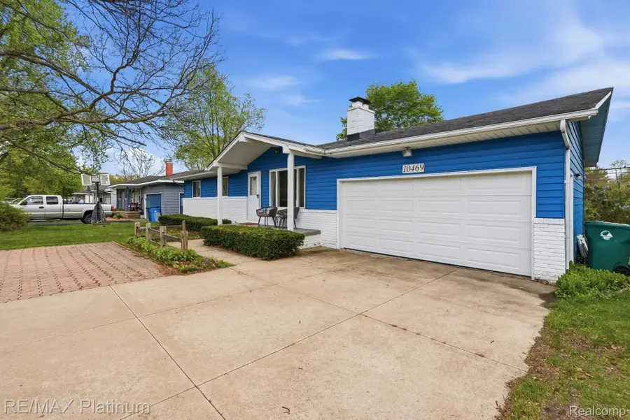 10469 Cooley Lake Road, Commerce Township, MI 48382 - #2