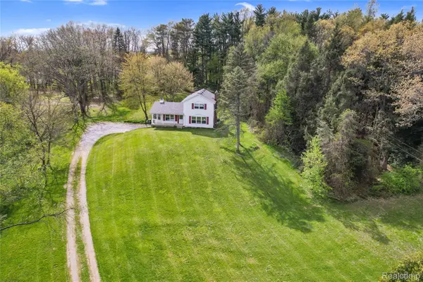 2300 Old Plank Road, Milford, MI 48381