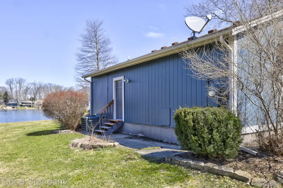 9526 Montgold Avenue, White Lake, MI 48386 - #2