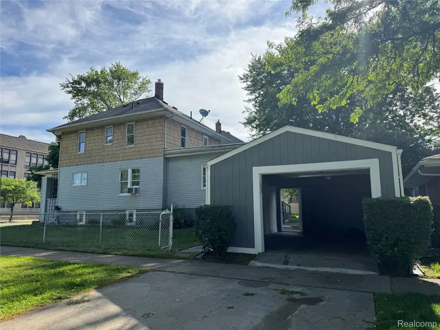 563 Eureka Road, Wyandotte, MI 48192 - #2