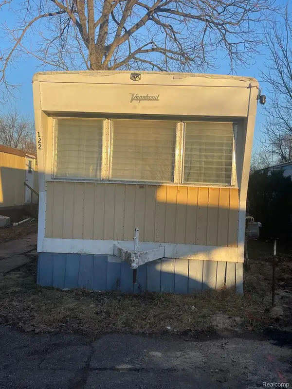 17297 W Outer Drive, DearbornHeights, MI 48127