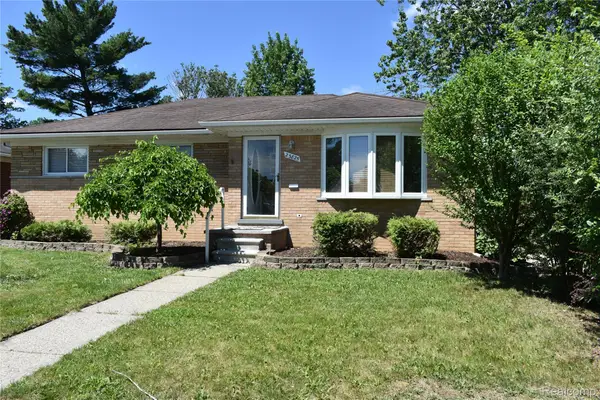 23825 Johnston Avenue, Eastpointe, MI 48021