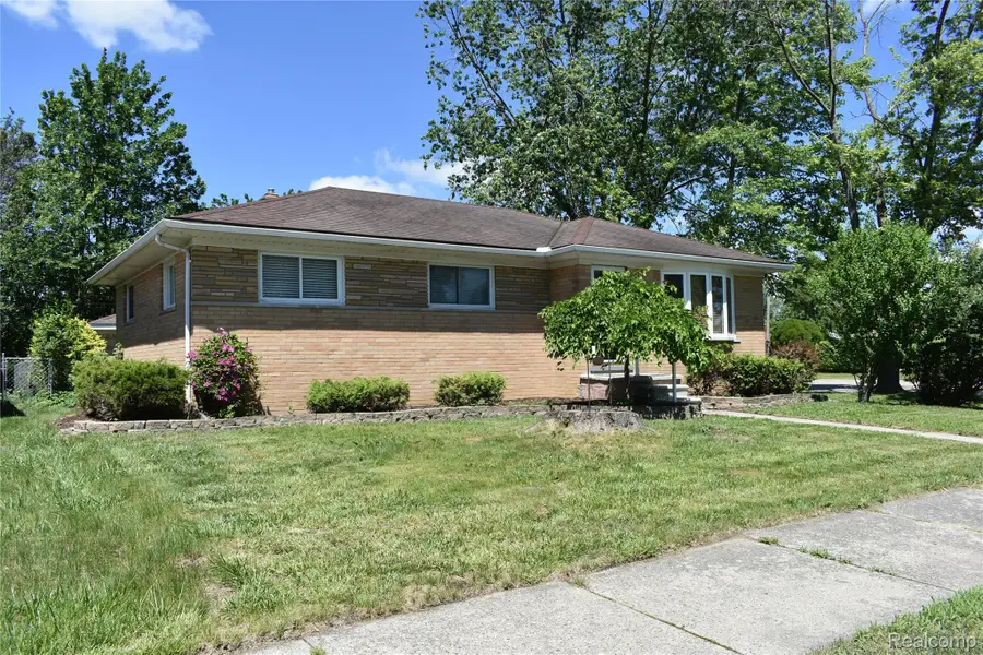 23825 Johnston Avenue, Eastpointe, MI 48021 - #2