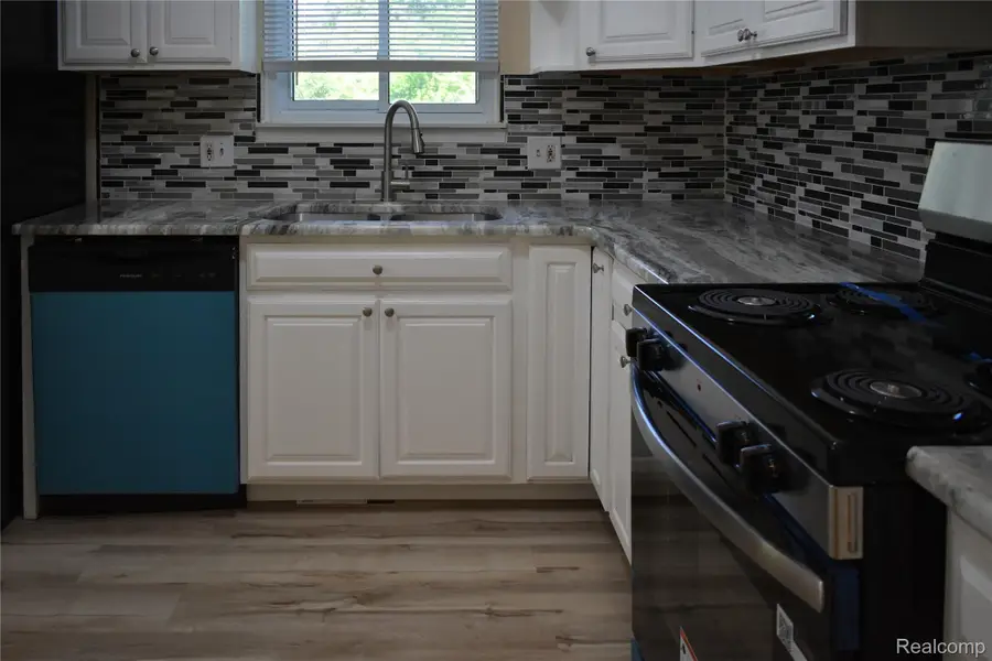 23825 Johnston Avenue, Eastpointe, MI 48021 - #3