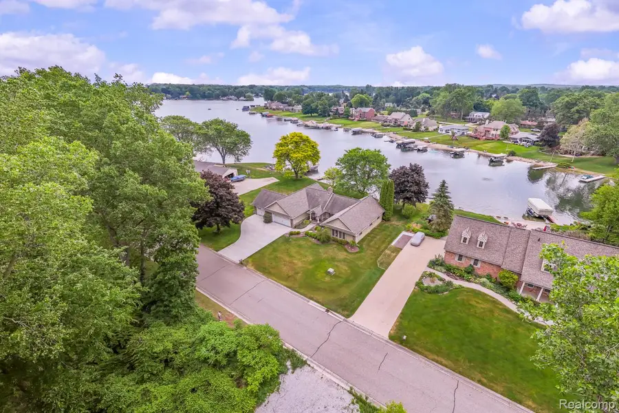4178 Chevron Drive, Highland, MI 48356 - #3