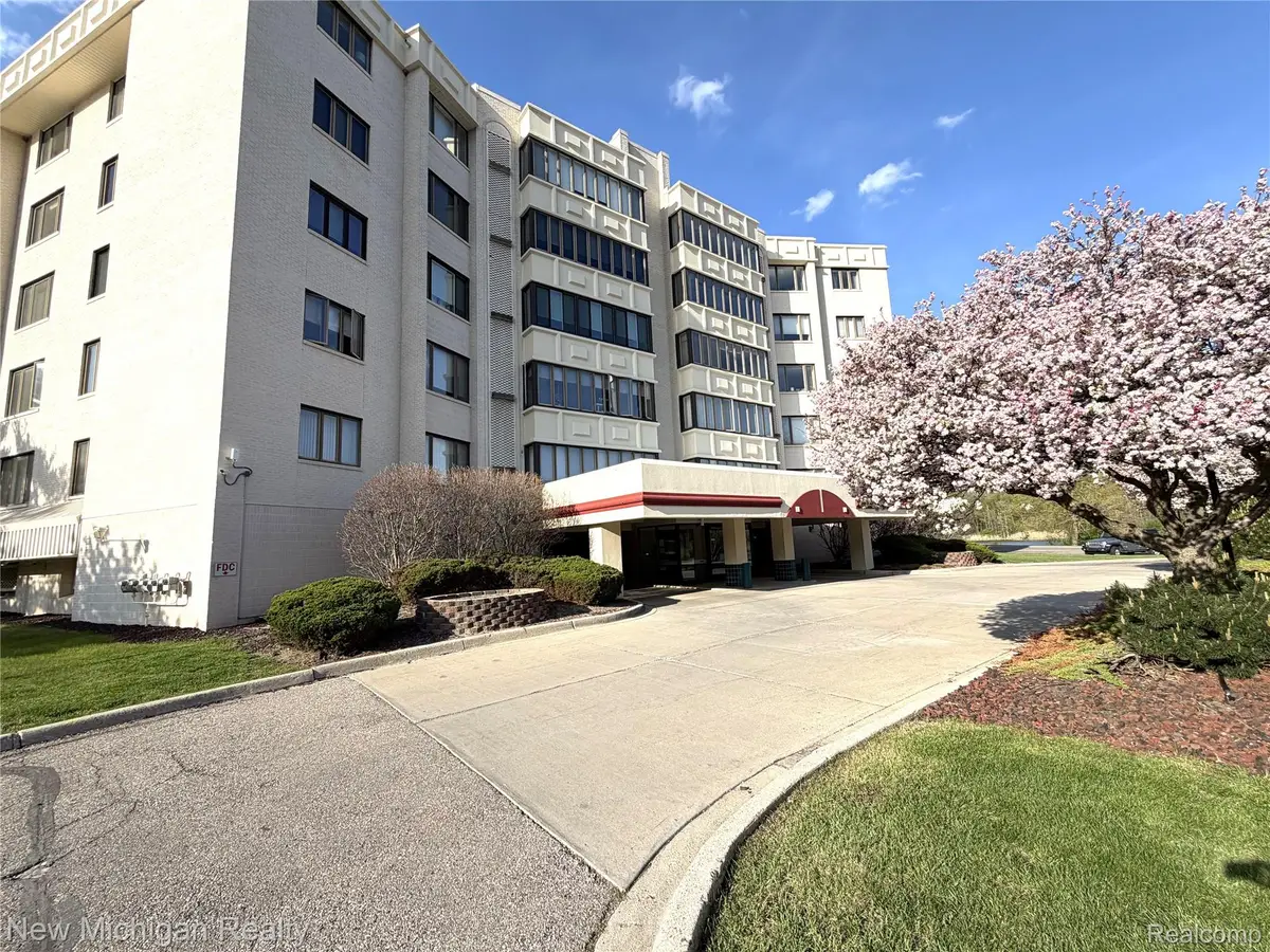 43000 12 Oaks Crescent Drive #2033, Novi, MI 48377 - #1
