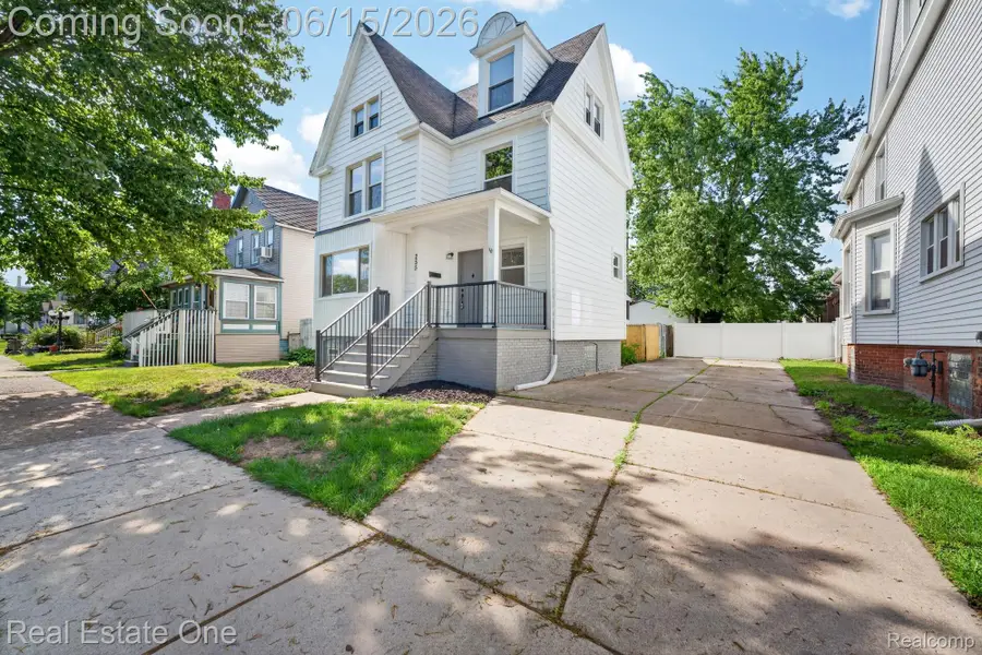 255 Poplar Street, Wyandotte, MI 48192 - #2