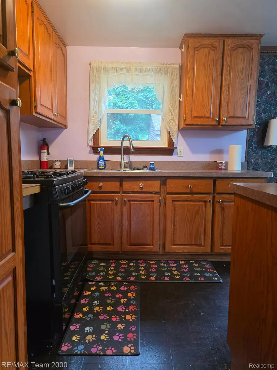 38114 Walnut Street, Romulus, MI 48174 - #3